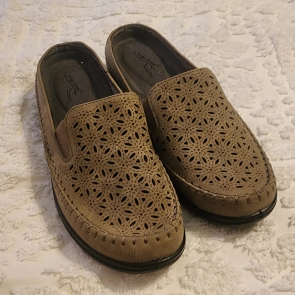 Easy Street Women's Beige Kita Comfort Mules, Size 8, Ballet Flat